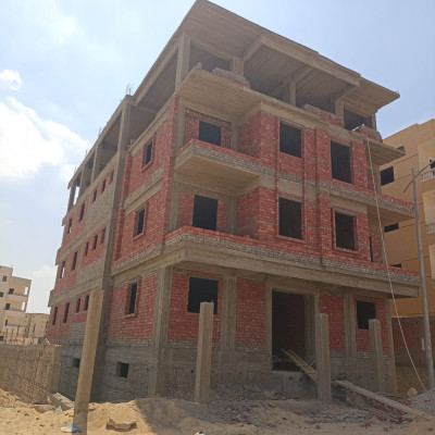 تم تقفيل مباني الدورالارضي والاول والثاني قطعه 900 شمال المدينه