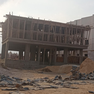 تم صب سقف الاول قطعه 103 شمال المدينه