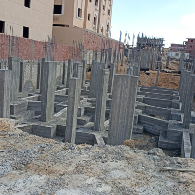 اعمال البناء في قطعه  810